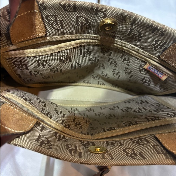 Dooney & Bourke Signature Logo Y2K Shoulder Bag - Picture 10 of 16